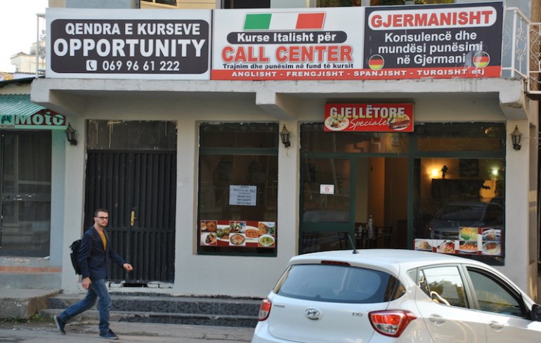 Annonces pour des cours de langue adaptés au centres d'appels @ LS