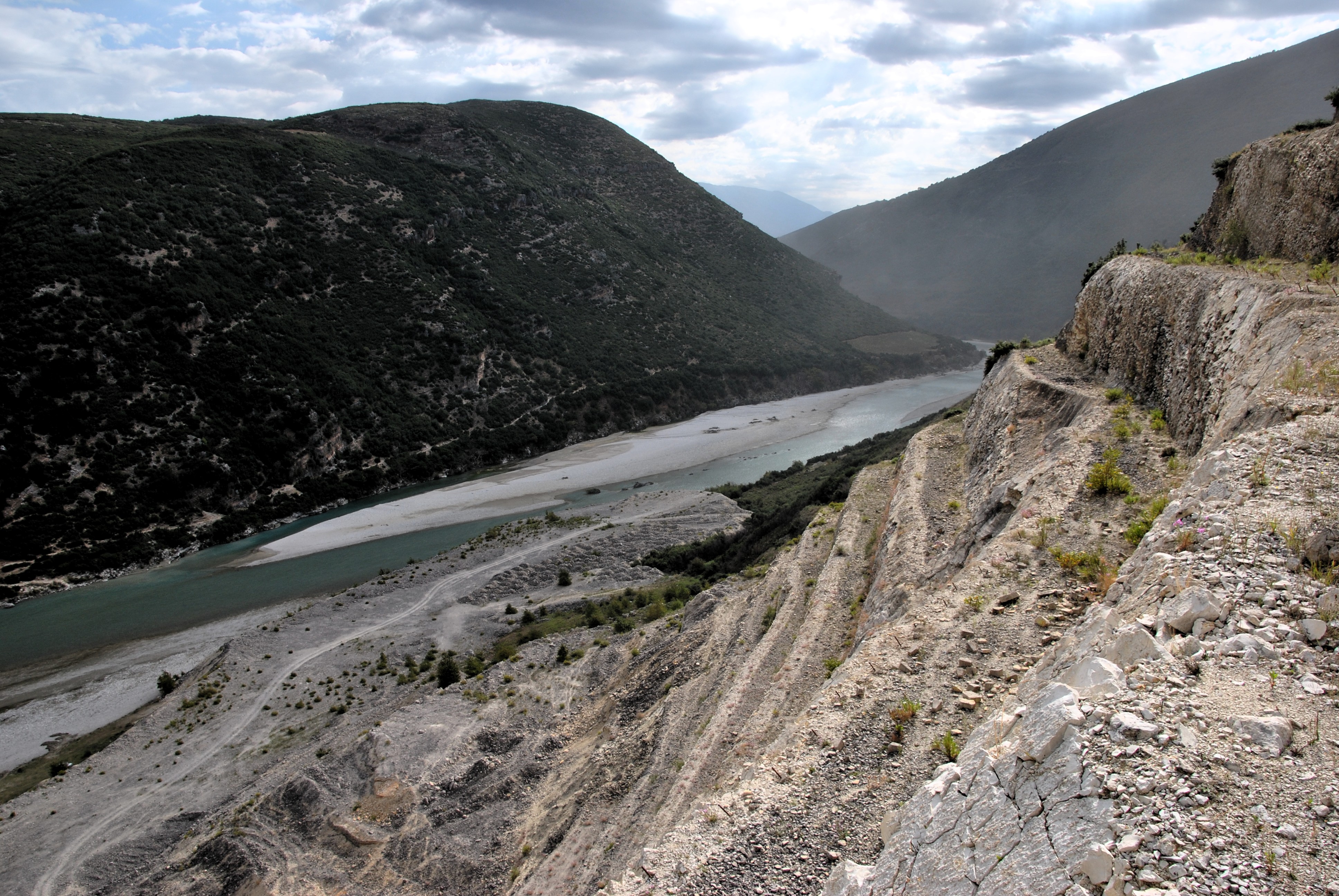 Barrage à l'arrêt de Kalivaç sur la Vjosa en Albanie @ LS