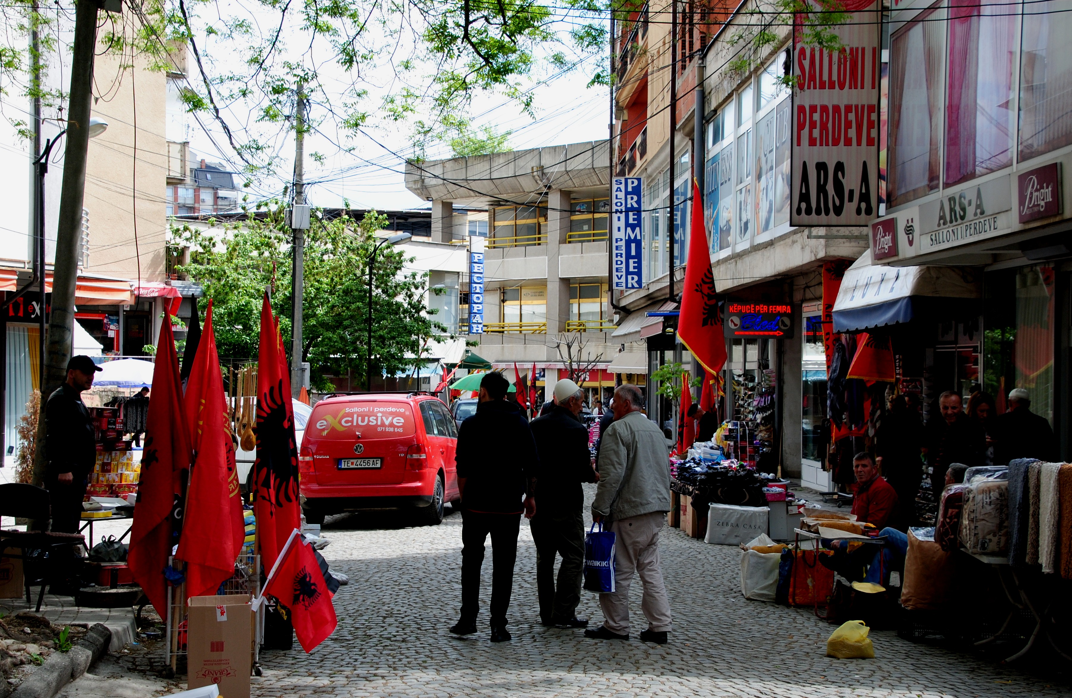 Drapeaux de l'Albanie à Tetovo en Macédoine du Nord @ LS