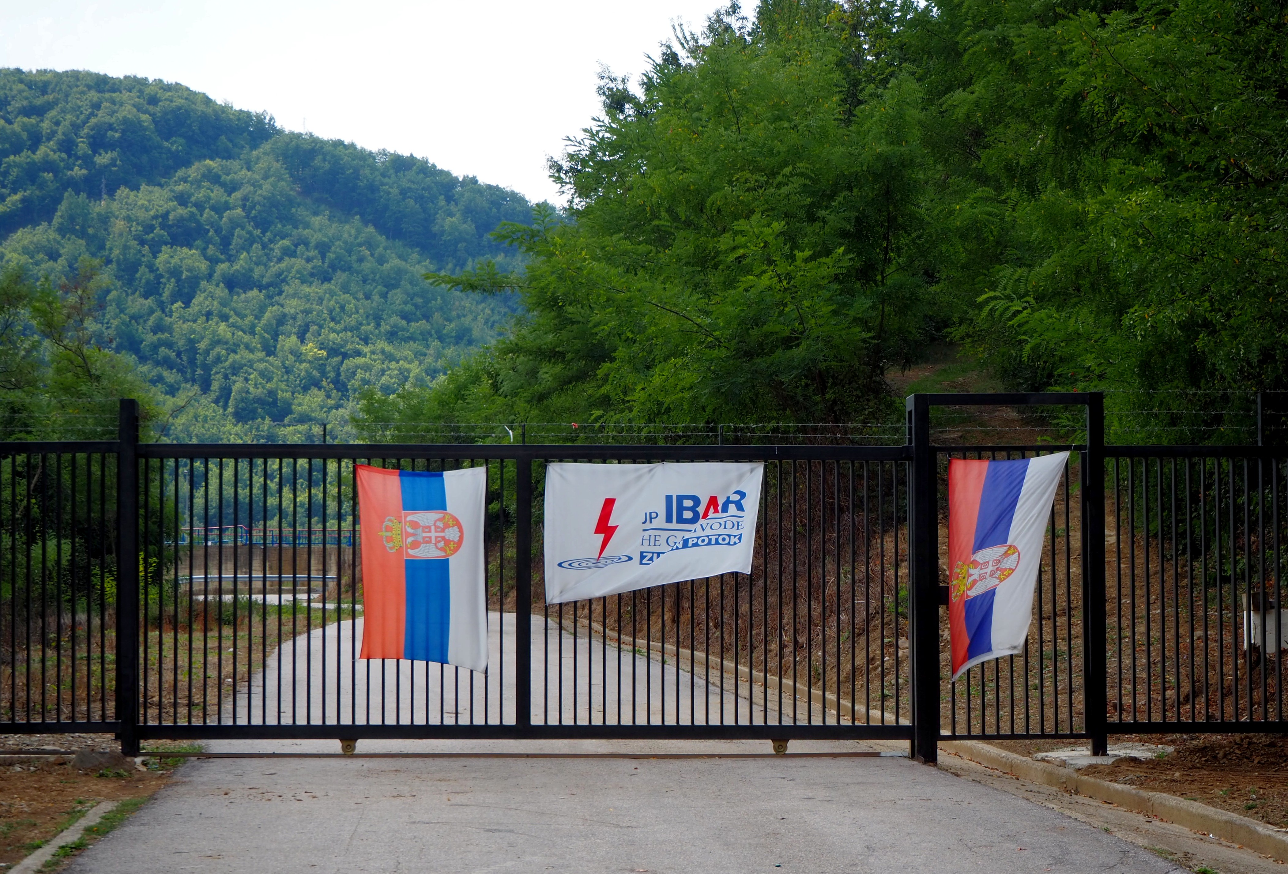 Entrée d'une des centrales du lac de Gazivode au Kosovo @ LS