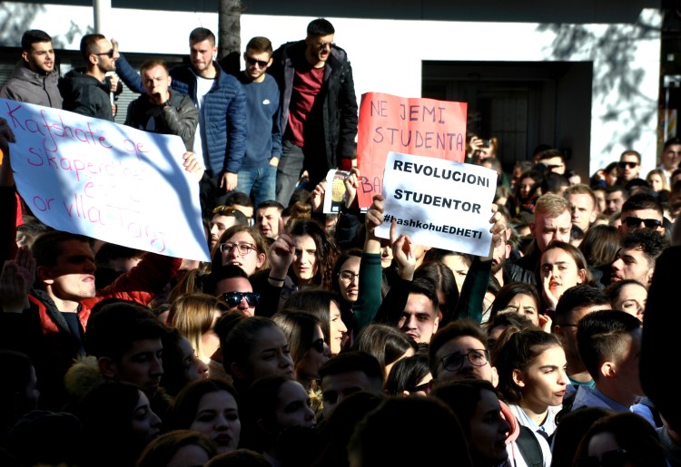 Manifestation étudiante à Tirana @ LS