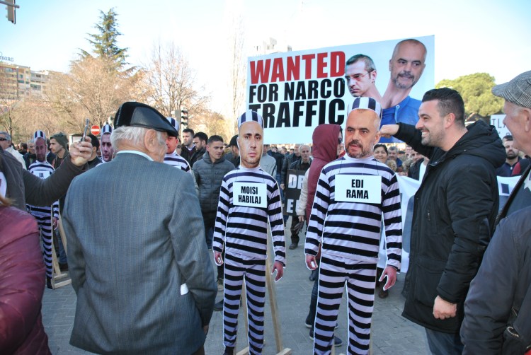 Manifestation de l'opposition demandant le départ du Premier ministre albanais @ LS