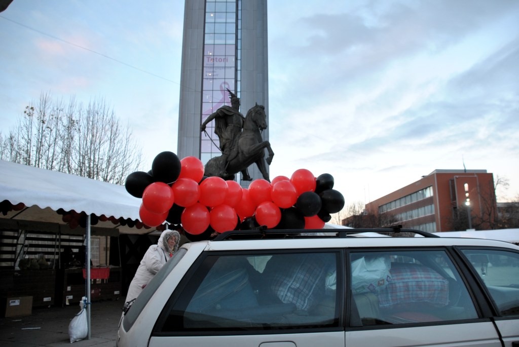 Marché d'hiver dans le centre de Pristina @ LS