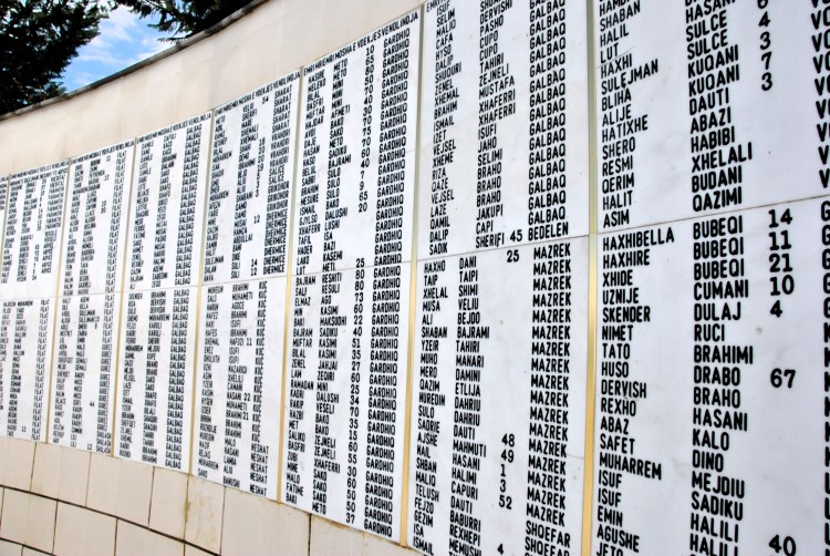 Monument commémorant les victimes de la répression grecque de 1944, près de Konispol @ LS