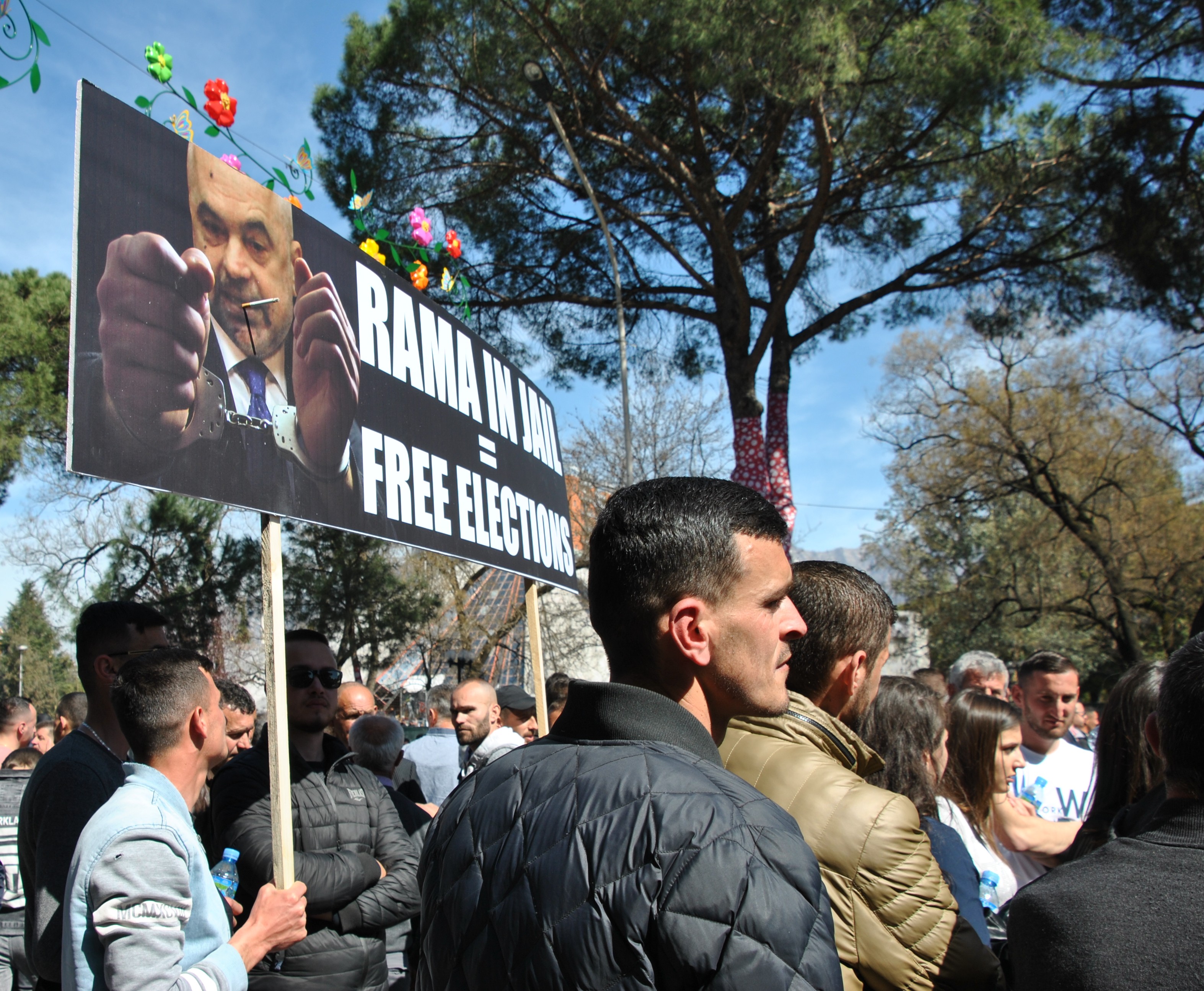 Manifestation de l'opposition à Tirana demandant le départ du Premier ministre @ LS