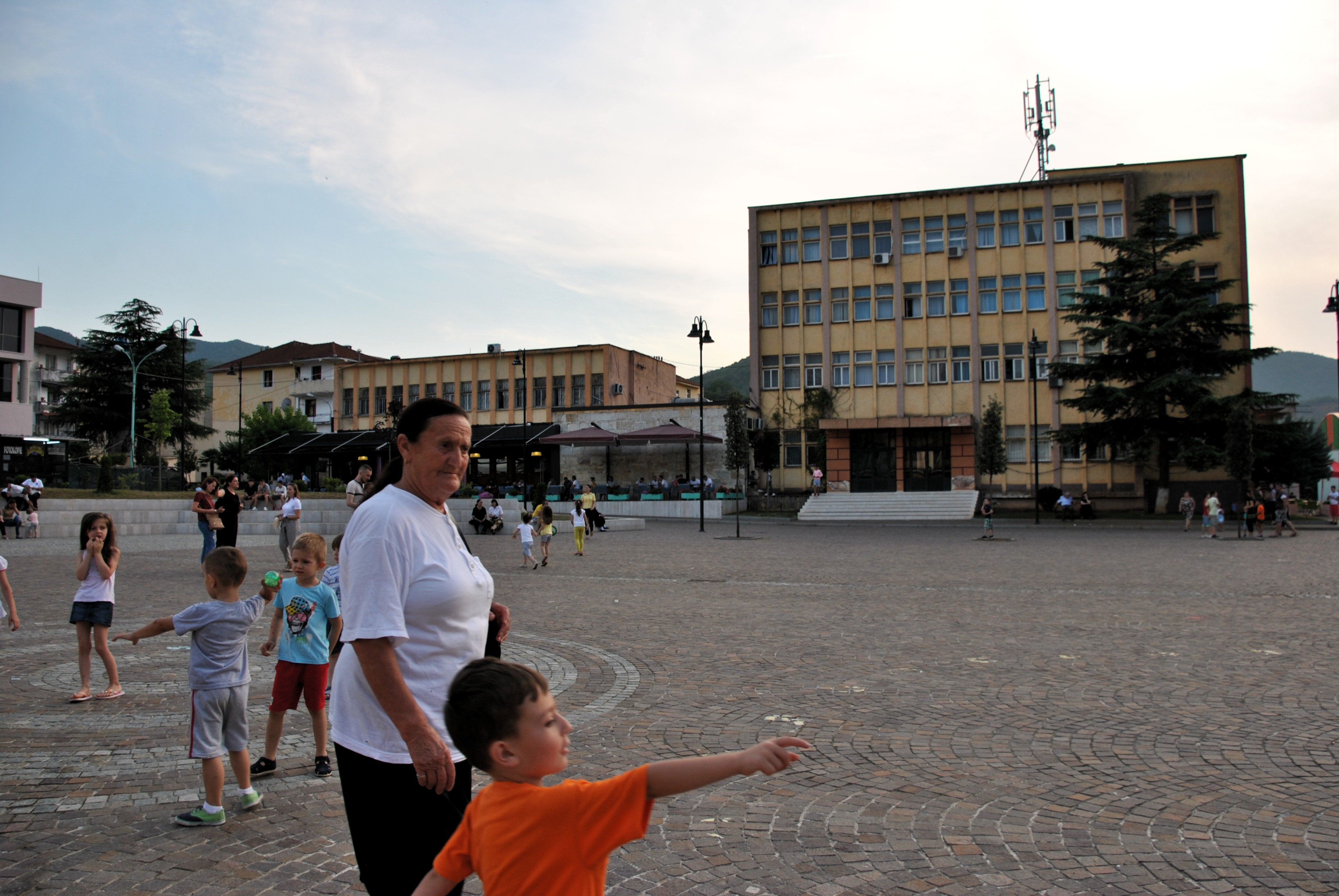 Place centrale de Rrëshen en Albanie @ LS