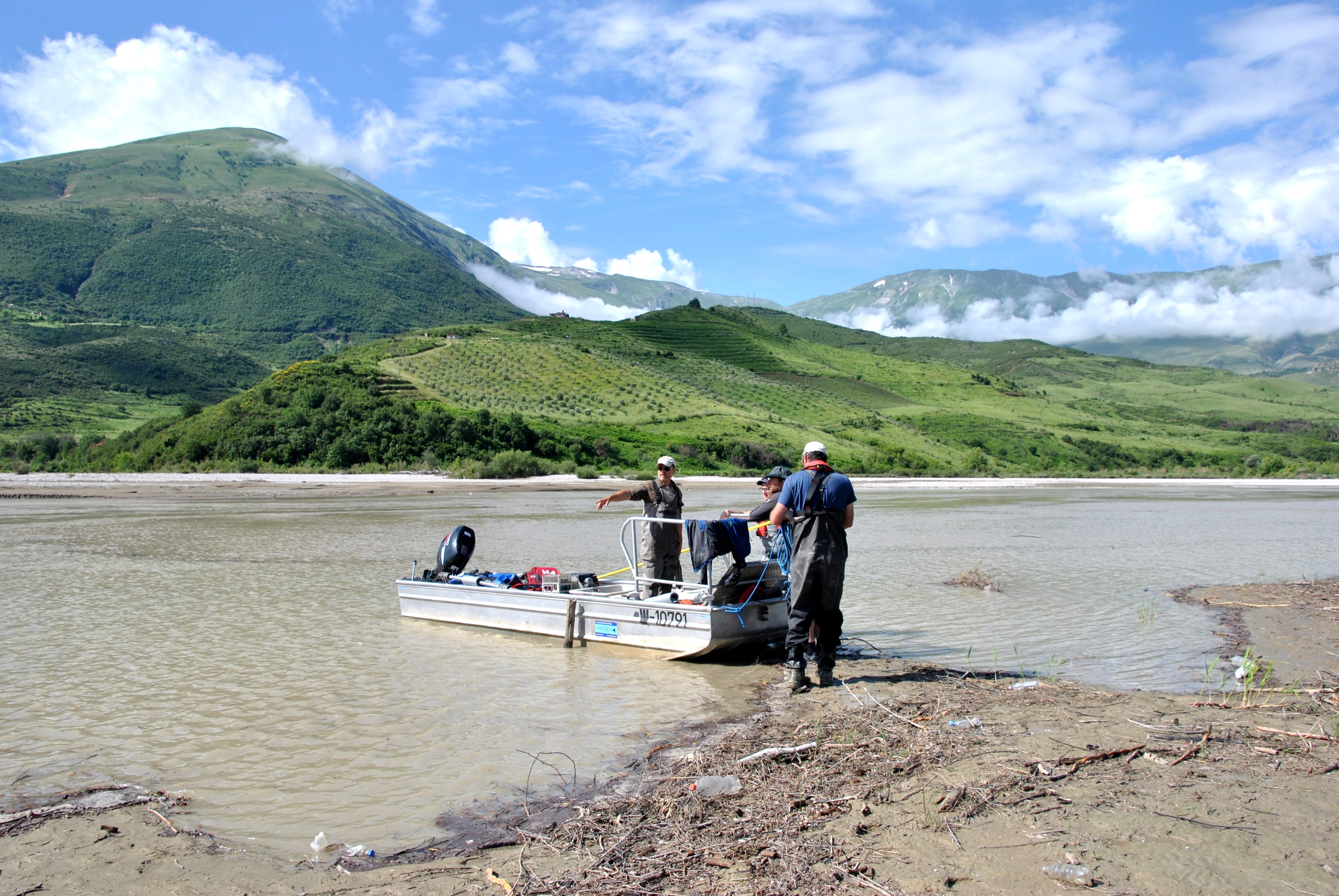 Des scientifiques sur la Vjosa @ LS