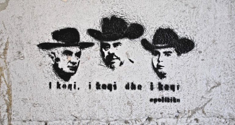 Le "méchant, le méchant, le méchant", les 3 principaux "ennemis politiques" : Rama, Meta et Basha, pochoir d'activistes de gauche à Tirana @ LS