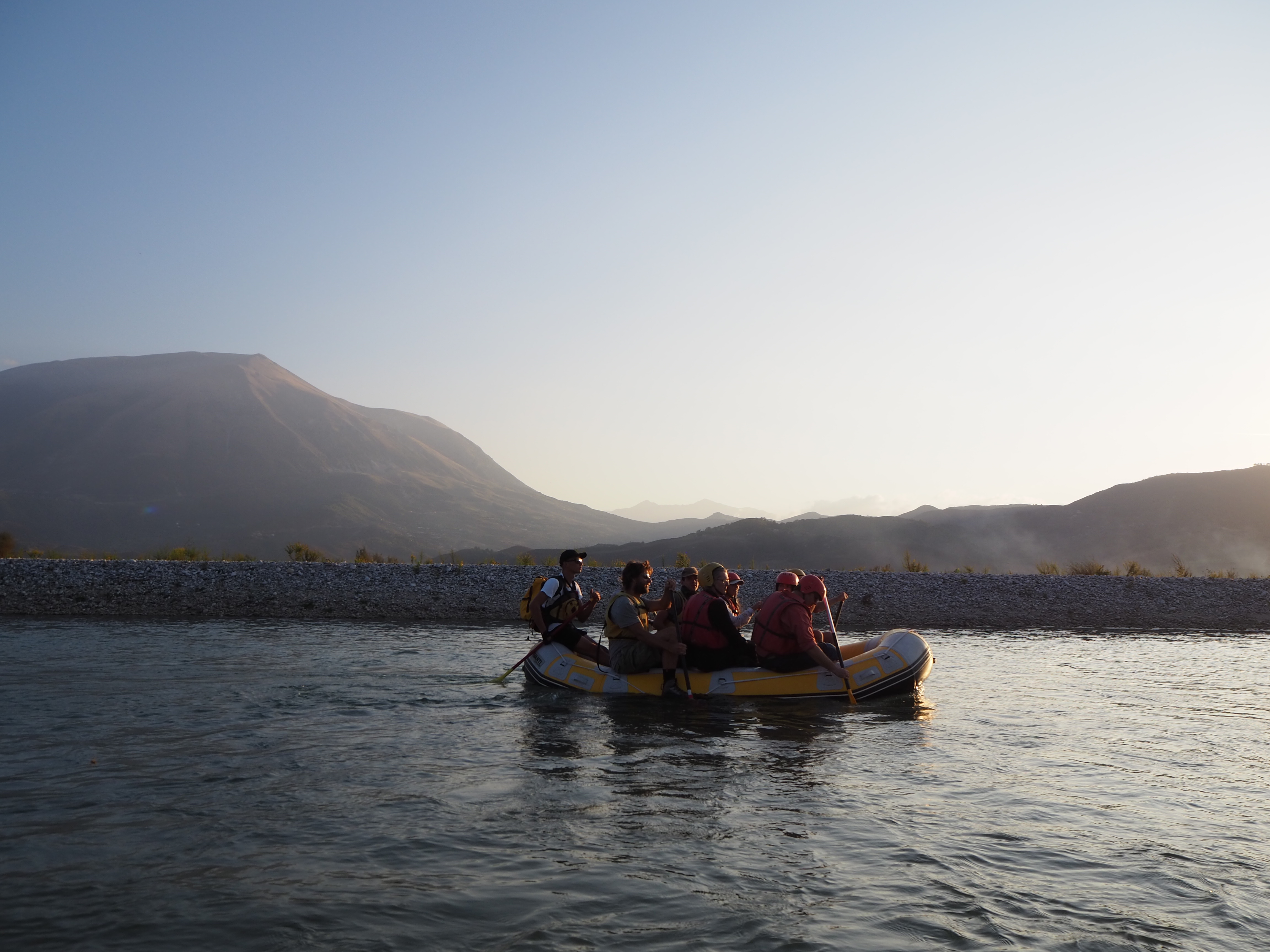 Des scientifiques en raft sur la Vjosa, automne 2019 @ LS